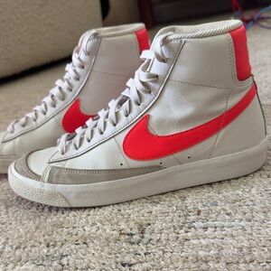 Nike Blazer Mid ‘77 with Bright Coral Accents Youth size 7